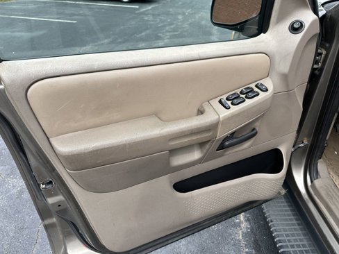 Used 2002 Ford Explorer XLT image 18