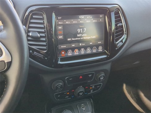 Used 2019 Jeep Compass Limited image 26