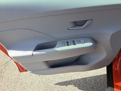Used 2024 Hyundai Kona SEL image 11