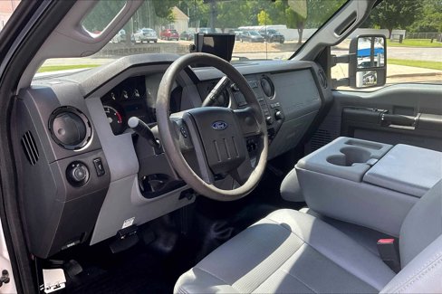 Used 2015 Ford F550 2WD Regular Cab Super Duty image 12