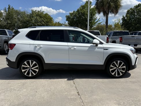 Used 2024 Volkswagen Taos SE image 3
