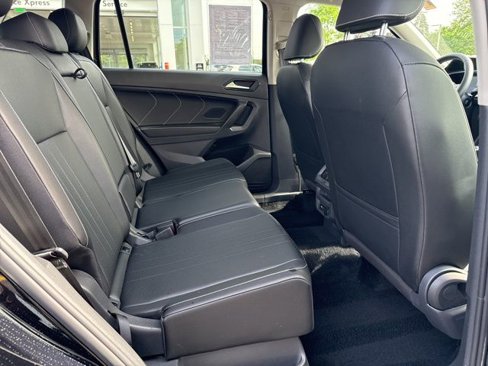 Certified 2022 Volkswagen Tiguan SE image 23