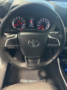 Used 2022 Toyota Highlander LE image 37