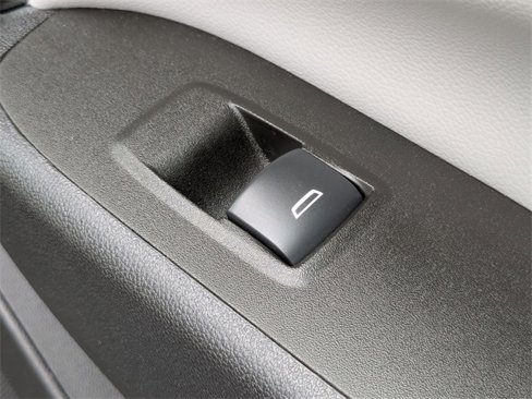 Used 2023 Chevrolet Equinox LS image 35