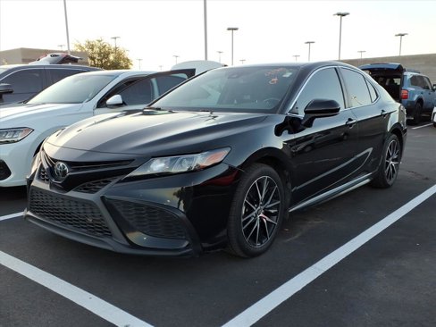 Used 2021 Toyota Camry SE w/ Carpet Mat Package (TMS) image 1