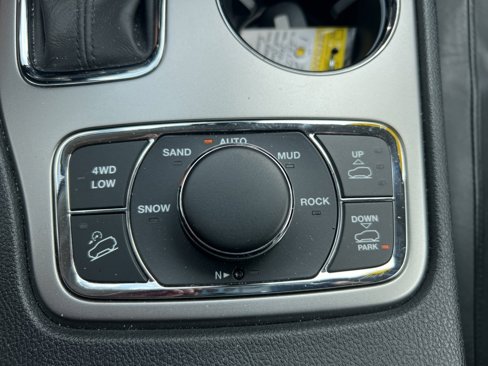Used 2017 Jeep Grand Cherokee Summit image 16