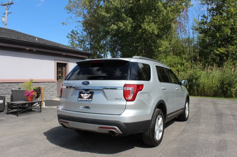 Used 2017 Ford Explorer XLT w/ Equipment Group 202A image 5