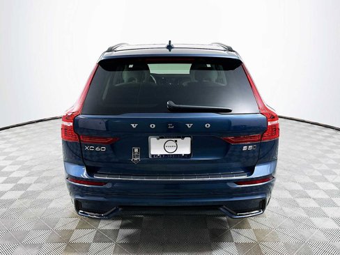 Used 2025 Volvo XC60 B5 Core w/ Protection Package Premier image 5