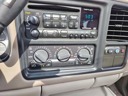 Used 2002 Chevrolet Suburban LT image 22
