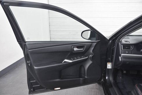 Used 2017 Toyota Camry SE image 9