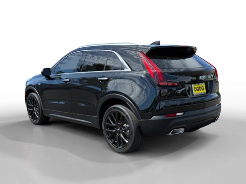 Used 2023 Cadillac XT4 Luxury w/ LPO, Onyx Lite Package image 3