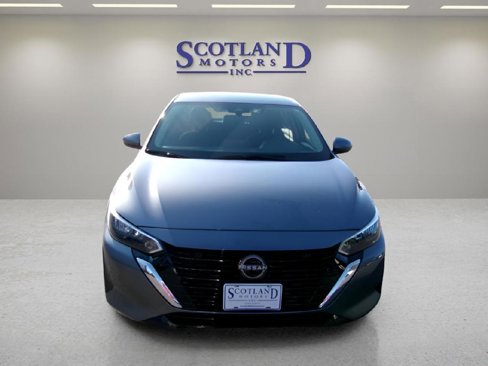 Used 2024 Nissan Sentra SV image 3