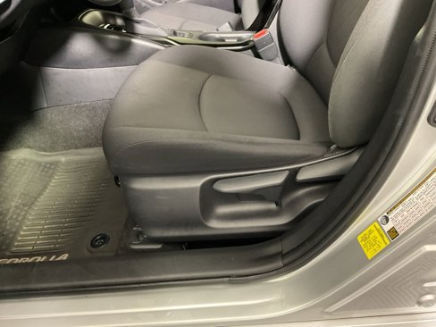 Used 2020 Toyota Corolla LE image 19