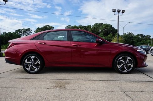 Used 2023 Hyundai Elantra SEL w/ Convenience Package image 3