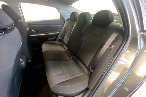 Certified 2025 Hyundai Elantra SE image 27