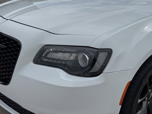 Used 2023 Chrysler 300 Touring w/ Sport Appearance Package image 9