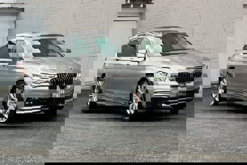 Used 2016 BMW 740i image 5