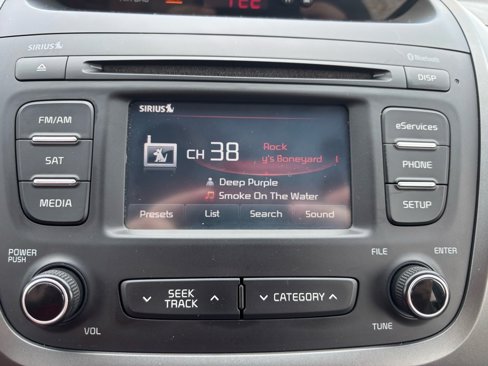 Used 2015 Kia Sorento LX image 29