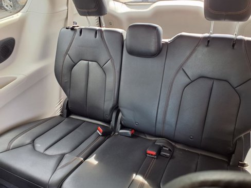 Used 2018 Chrysler Pacifica Touring-L Plus image 8