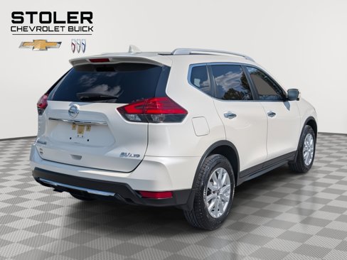Used 2017 Nissan Rogue SV w/ SV Premium Package image 5