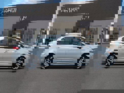 Used 2020 Toyota Corolla LE image 3