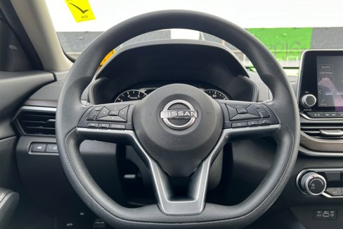 Used 2024 Nissan Altima 2.5 SV image 19