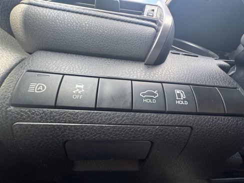 Used 2023 Toyota Camry SE image 4