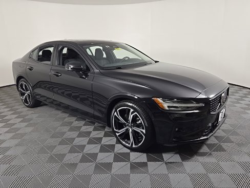 Certified 2025 Volvo S60 B5 Plus image 4