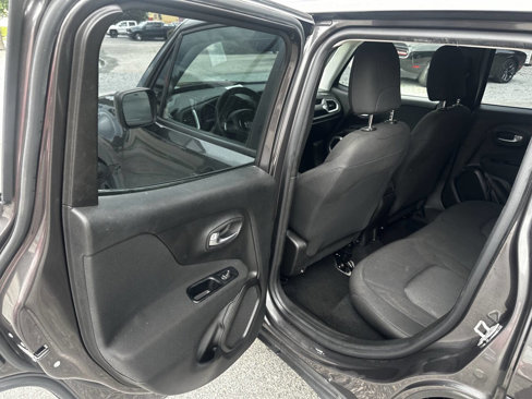 Used 2019 Jeep Renegade Sport w/ UConnect 7.0 Group image 12