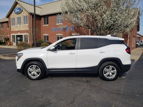 Used 2024 GMC Terrain SLE image 2