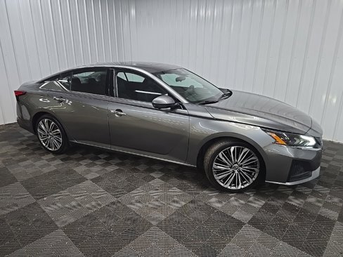 Used 2023 Nissan Altima 2.5 SL image 1