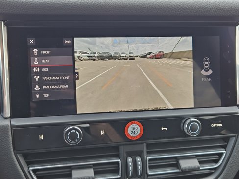 Certified 2024 Porsche Macan image 27