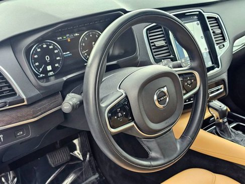 Used 2018 Volvo XC90 T6 Momentum w/ Convenience Package image 16