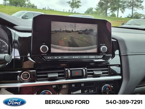 Used 2022 Nissan Pathfinder SV image 25