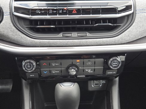 New 2025 Jeep Compass Latitude image 17