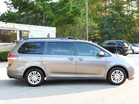 Used 2014 Toyota Sienna XLE image 20