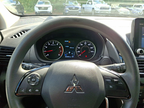 Used 2022 Mitsubishi Eclipse Cross LE image 18