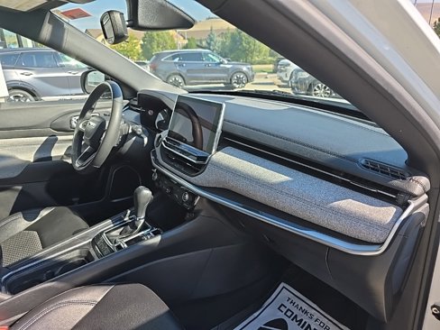 Used 2024 Jeep Compass Latitude image 7