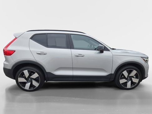 Certified 2023 Volvo XC40 Recharge Ultimate image 2