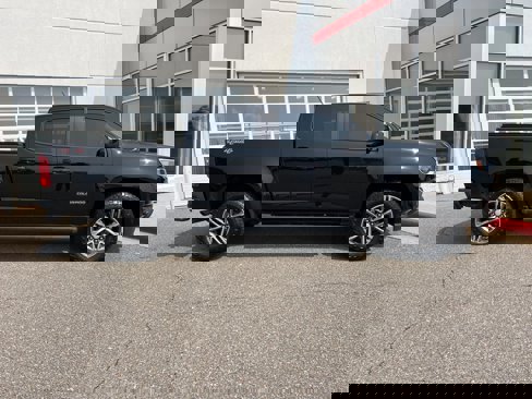 Used 2019 Chevrolet Colorado W/T w/ Custom Special Edition image 20