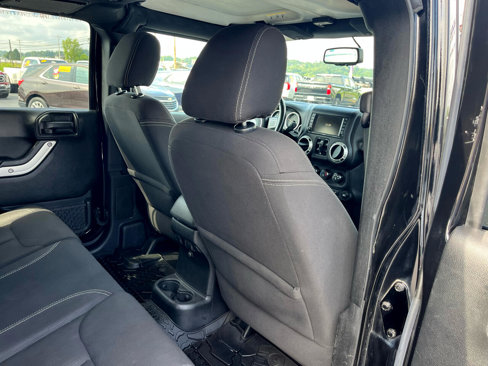 Used 2016 Jeep Wrangler Unlimited Sahara w/ Connectivity Group image 25