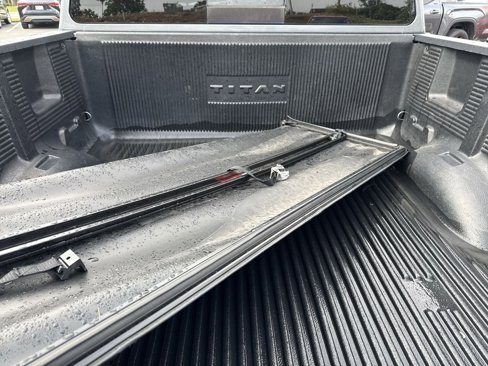 Used 2018 Nissan Titan SV image 25
