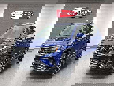 Used 2022 Volkswagen Taos SE image 3