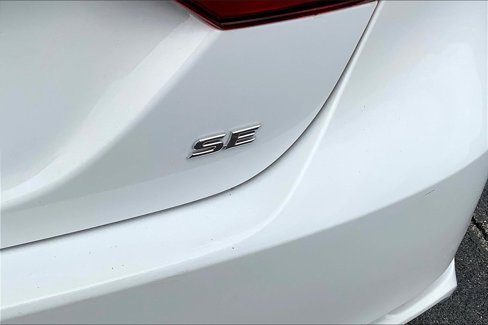 Used 2021 Toyota Camry SE image 9