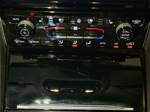 Certified 2022 Jeep Grand Cherokee Limited w/ Luxury Tech Group II image 13