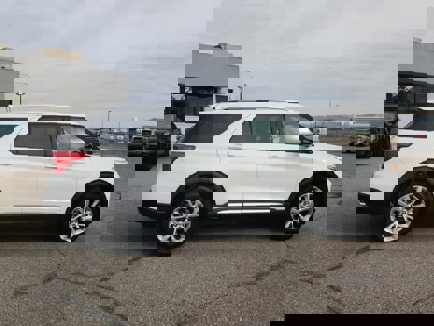 Certified 2022 Ford Explorer Platinum w/ Equipment Group 601A image 2