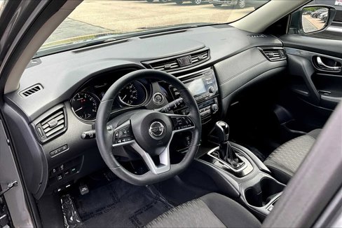 Used 2017 Nissan Rogue SV image 16