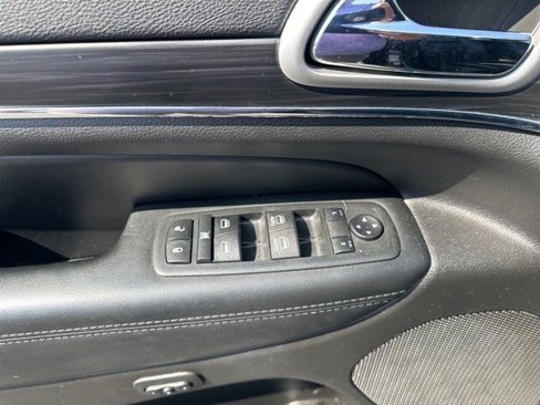 Used 2019 Jeep Grand Cherokee Limited w/ Luxury Group II image 20
