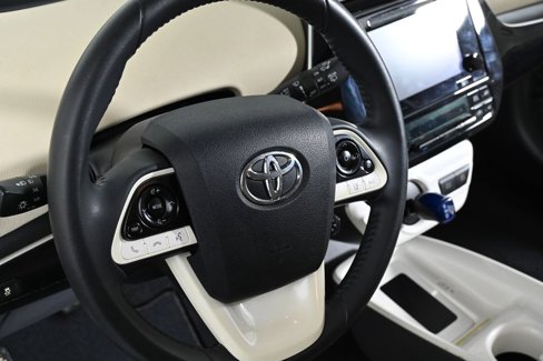 Used 2016 Toyota Prius image 12