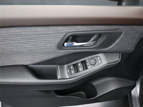Used 2023 Nissan Rogue SV image 30